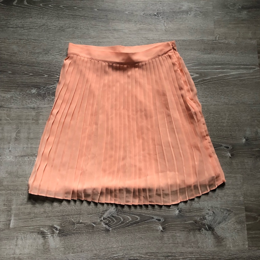 Peach pleaded skirt